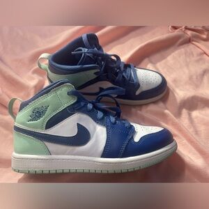 GUC- Nike Youth 3 Jordan Sneakers